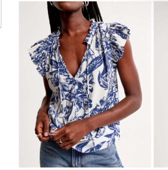 ABERCROMBIE Floral Flutter Sleeve V Neck Tie Front Blouse. Blue/white. S NWT - Picture 1 of 14